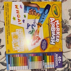Crayola Marker Airbrush Deluxe Set - with 40 Markers & 5 Stencils - New in box